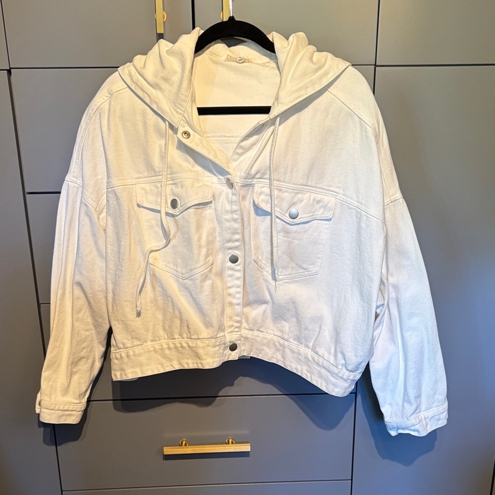 eesome White Cropped Hooded Denim Jacket